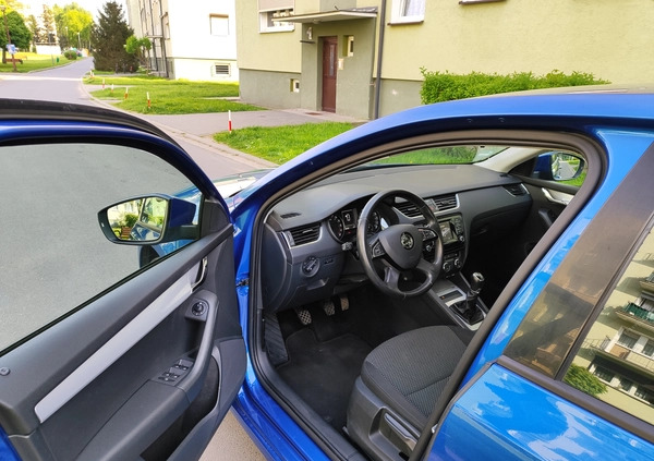 Skoda Octavia cena 33900 przebieg: 207000, rok produkcji 2014 z Szamotuły małe 106